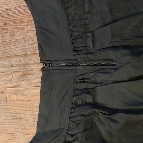 Green skirt - Picture 5 of 7